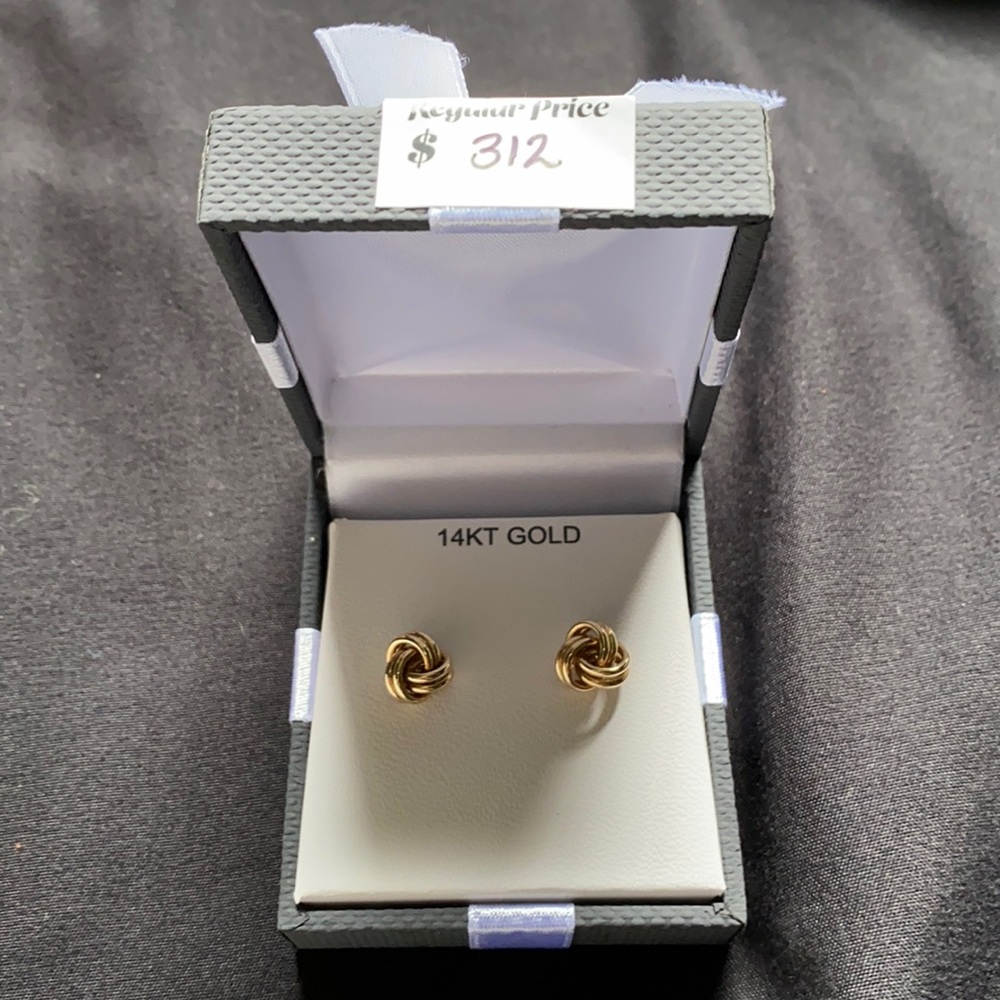 Beautiful 14k love knot earring
